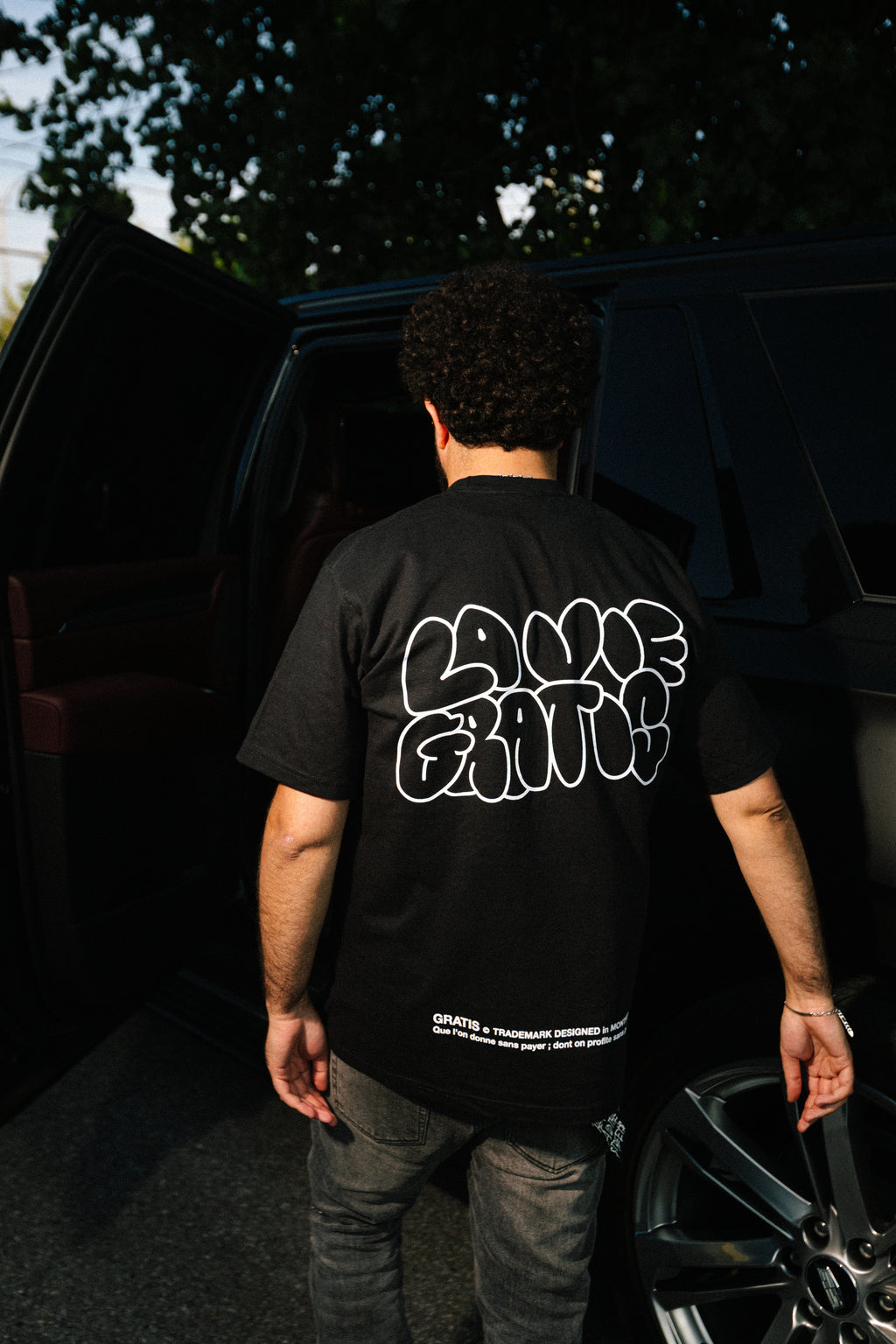 GRATIS "LA VIE GRATIS" BLACK T-SHIRT